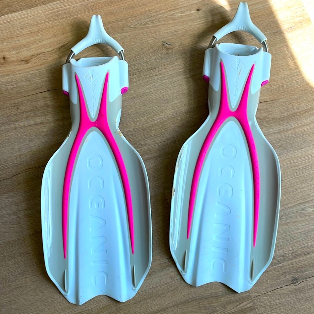 Oceanic adjustable dive fins